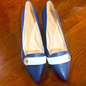 Nine West pumps size 9, NWOT navy blue and white